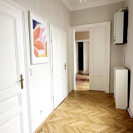 Ruhige & Grosse Altbauwohnung 7Min Zum Zentrum Виена Екстериор снимка